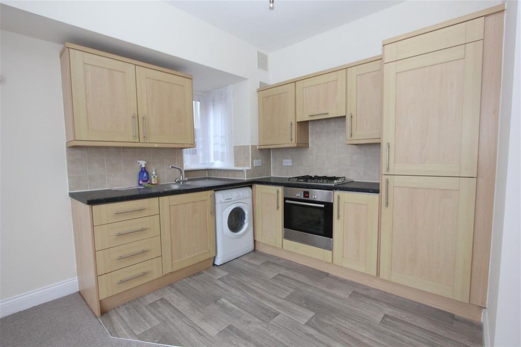 Property photo 3 of 6 Kitchen