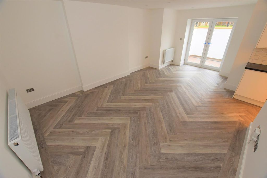 Property photo 2 of 11 Dsc_1070 (2).Jpg