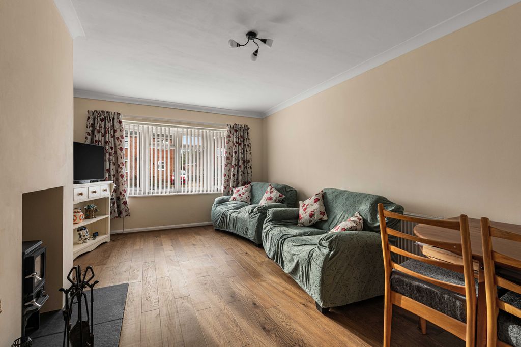 Property photo 2 of 27