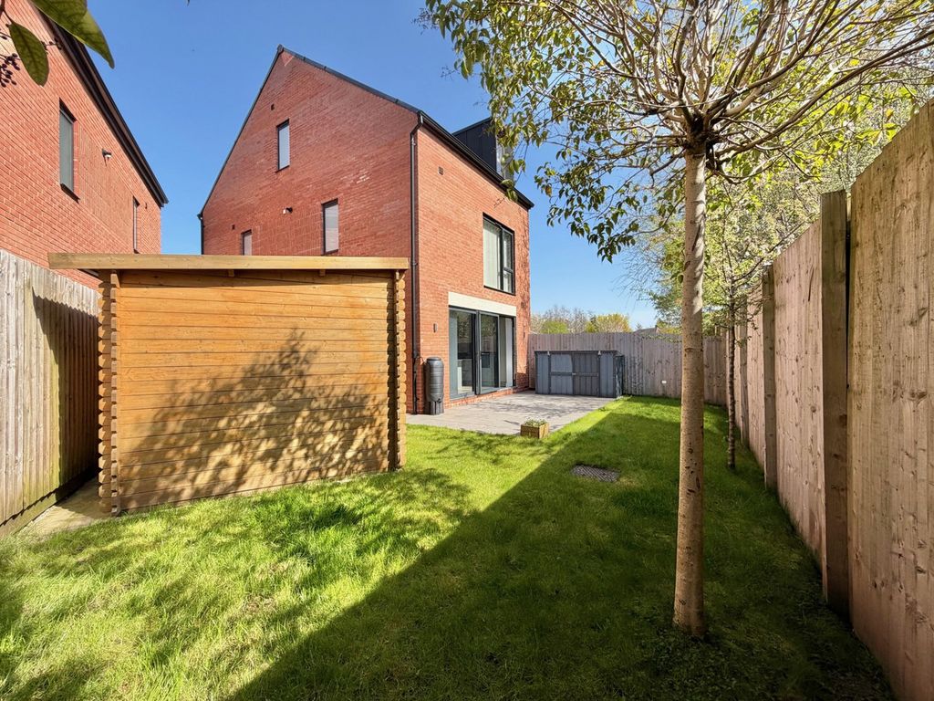 Property photo 2 of 30