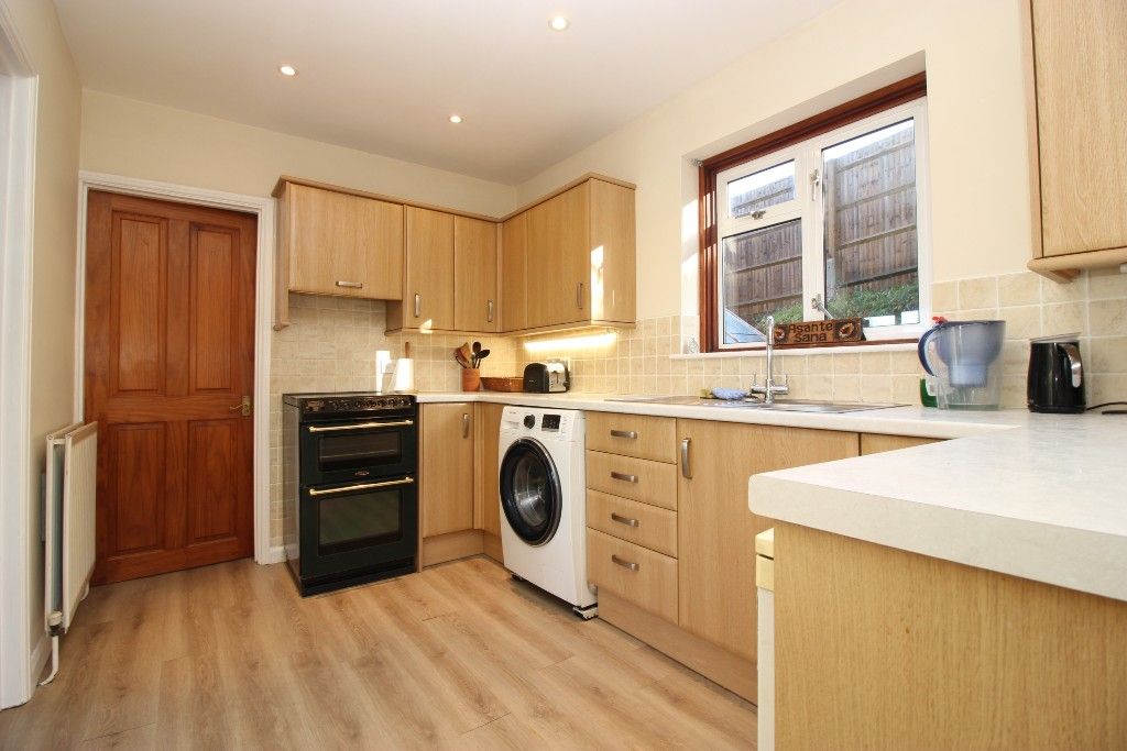 Property photo 3 of 17 Kitchen