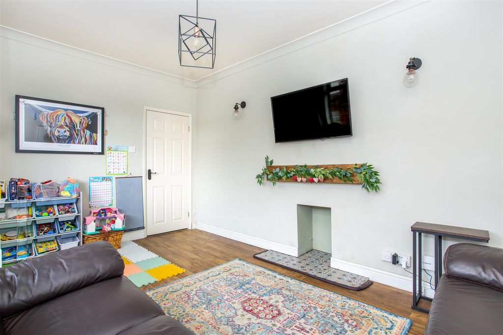 Property photo 2 of 16 Lounge