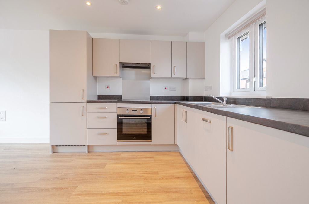 Property photo 3 of 10 Bedroom 2