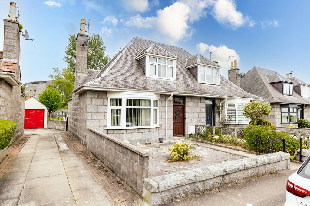 Property photo 1 of 12 1