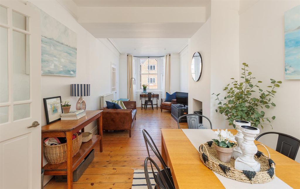 Property photo 2 of 23