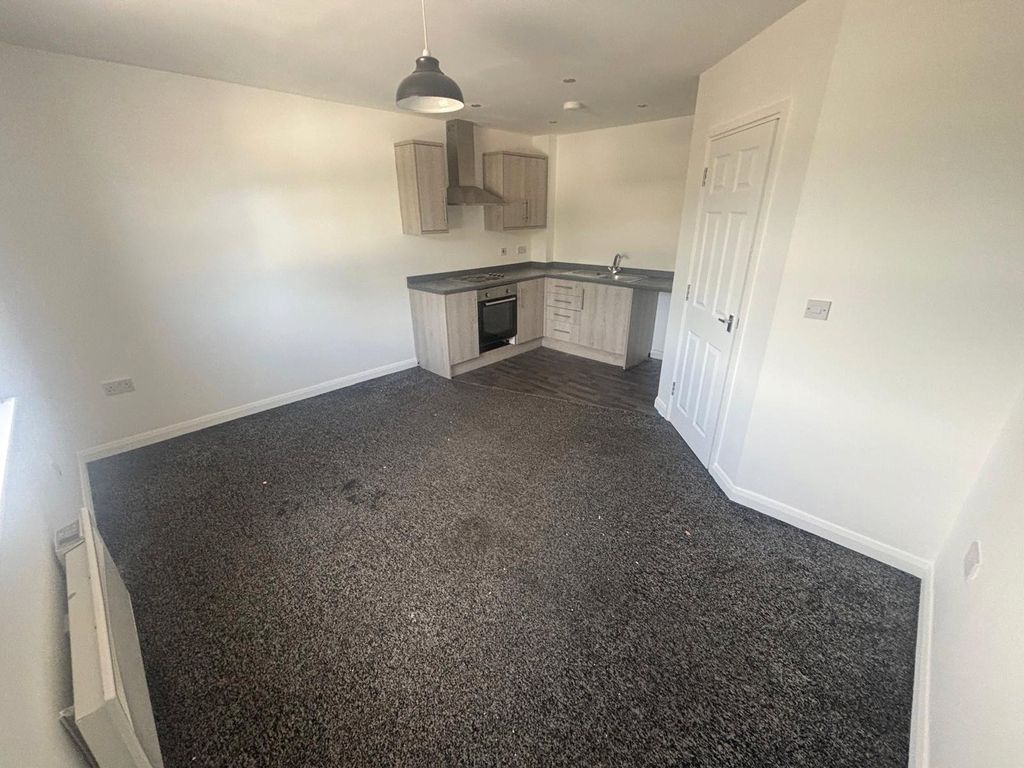 Property photo 3 of 6 Living/Kitchen