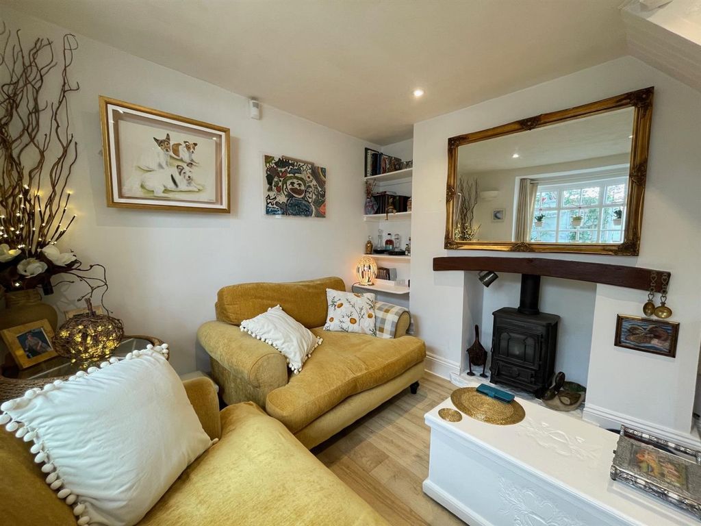 Property photo 3 of 14 4243 Sofas.Jpg