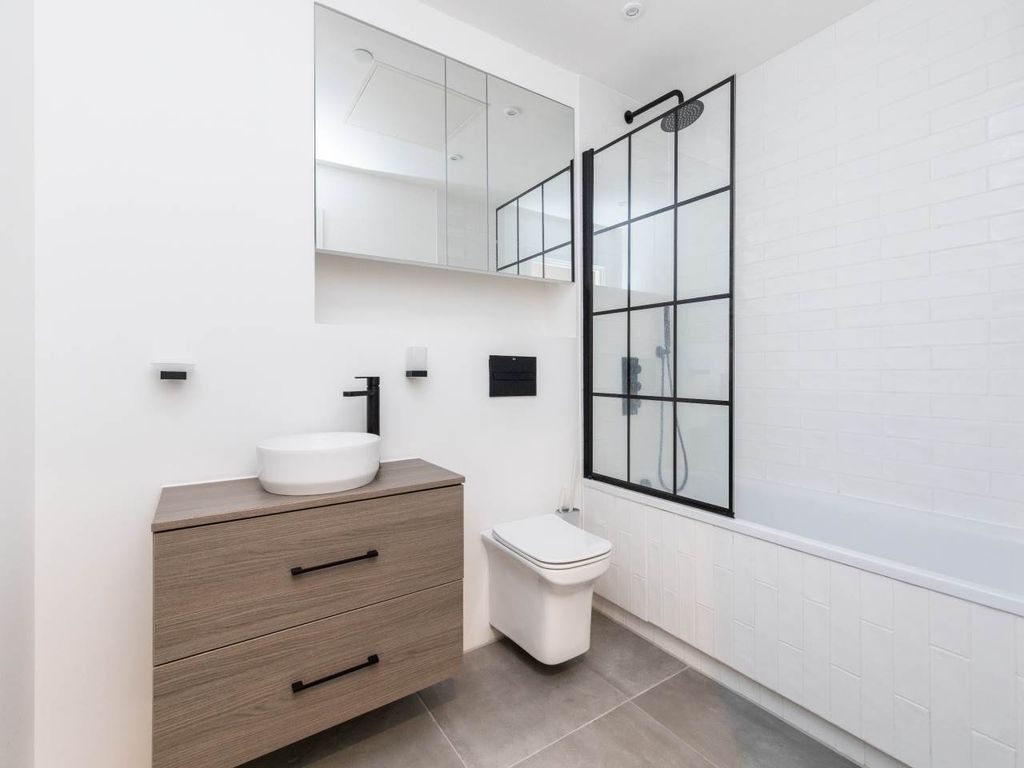 Property photo 1 of 7 Bathroom