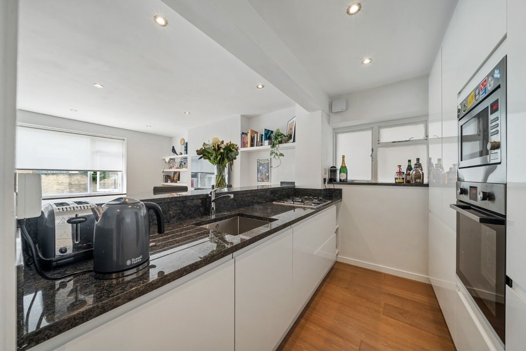 Property photo 2 of 9 4372242