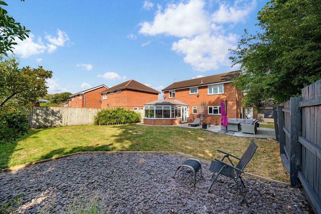 Property photo 2 of 32