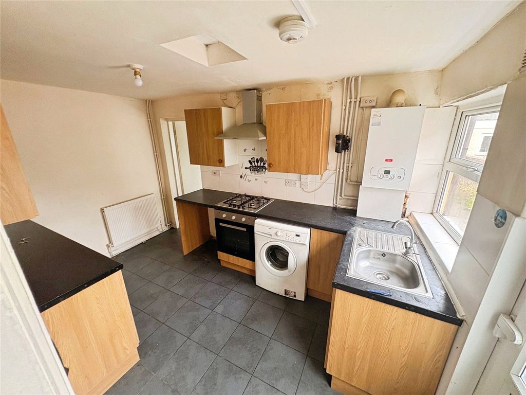 Property photo 2 of 8 Kitchen