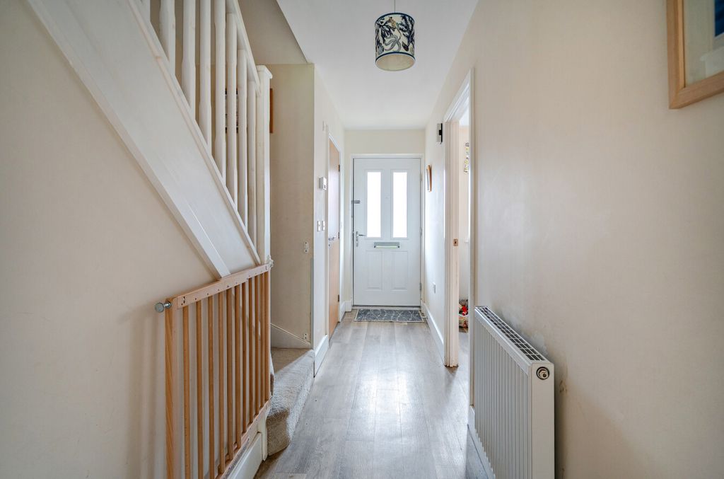 Property photo 3 of 13 1372524-9-6902048...