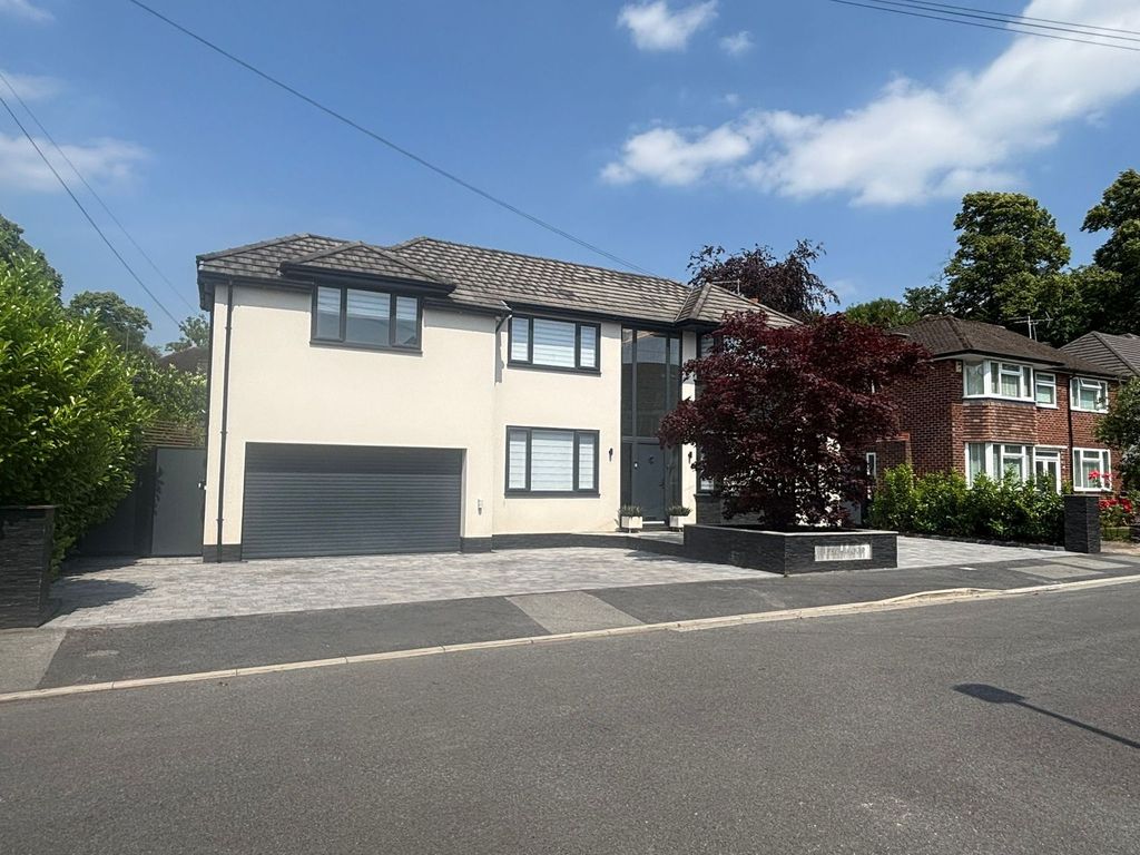Property photo 2 of 39