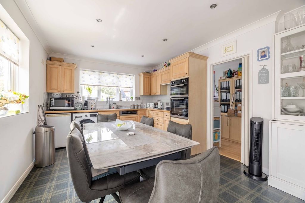 Property photo 3 of 20 Kitchen