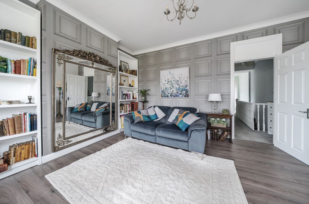 Property photo 3 of 11 1416926-9-699704c...