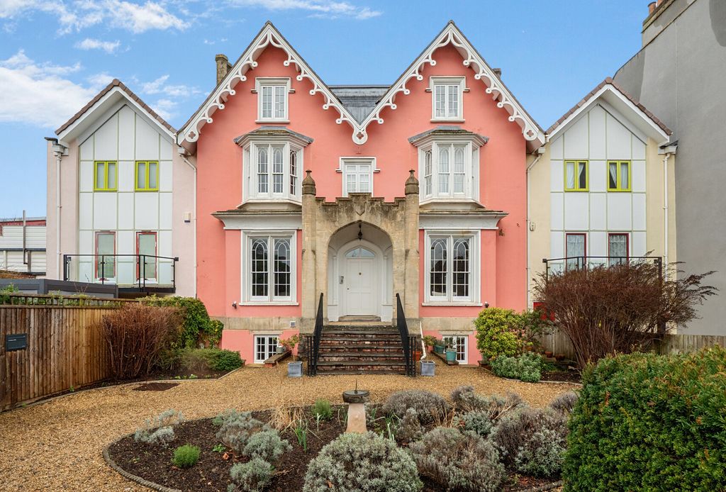 Property photo 1 of 23 1401780-20-697241...