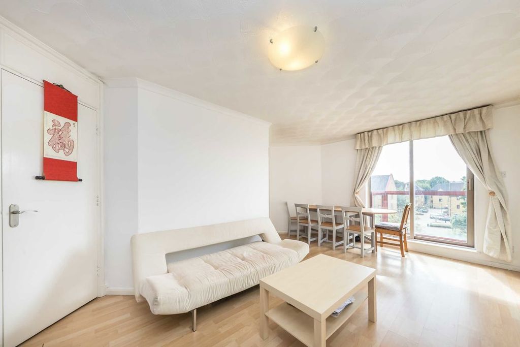 Property photo 2 of 8