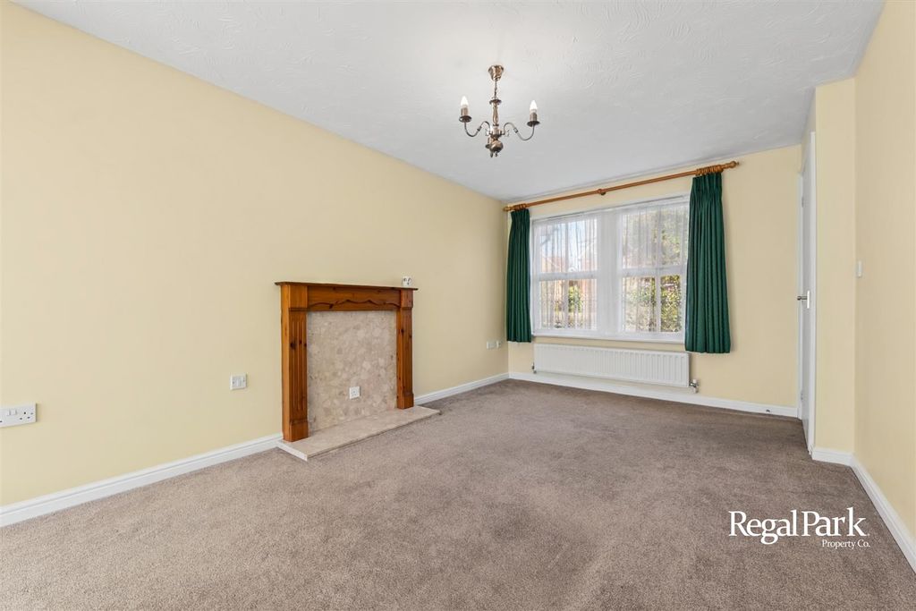 Property photo 3 of 35 Lounge/Dining Room
