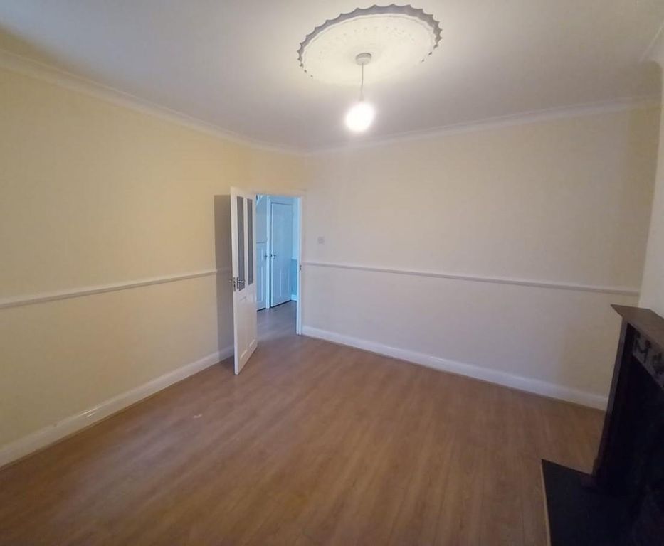 Property photo 3 of 10 Reeption Room 1 C.Jpeg