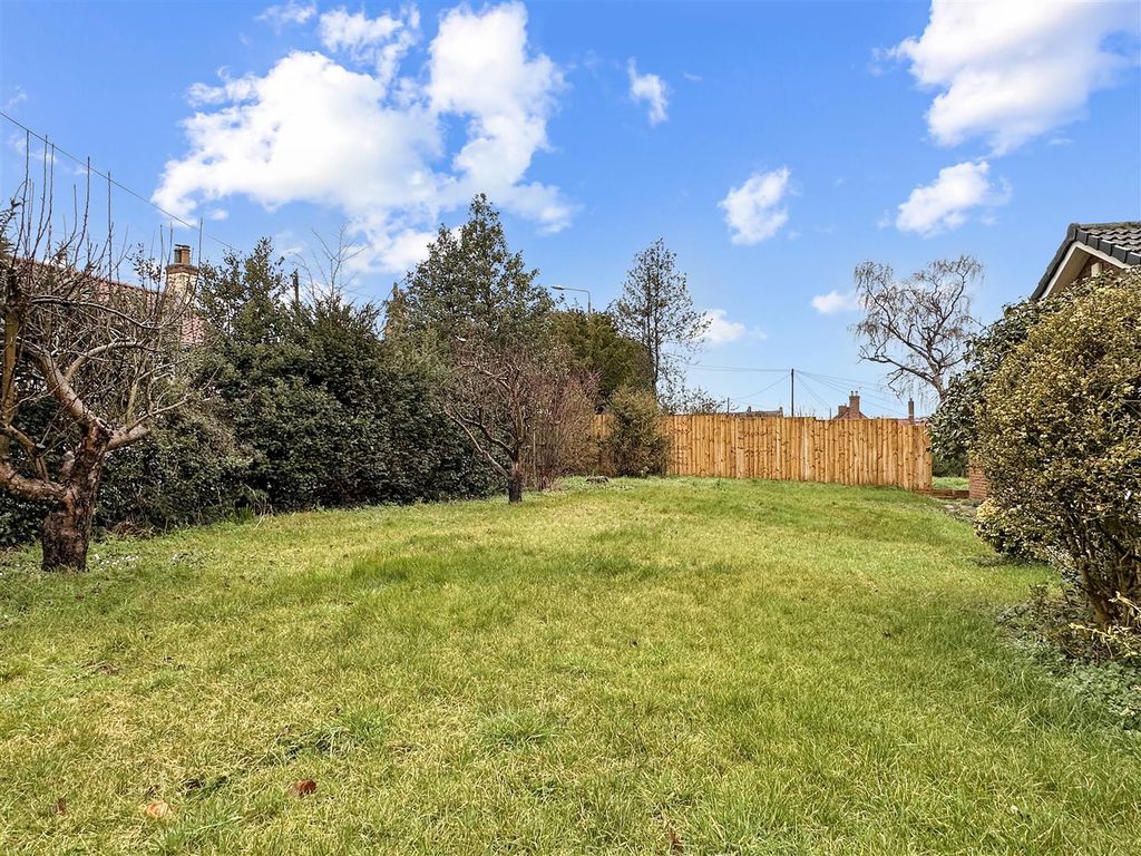 Property photo 3 of 30 Generous Private Garden 198