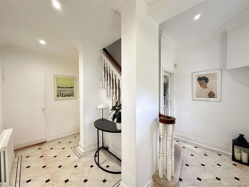 Property photo 2 of 40