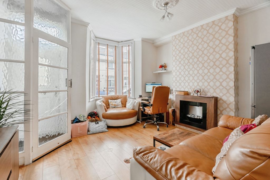 Property photo 2 of 11 Pbox-Img.Jpg