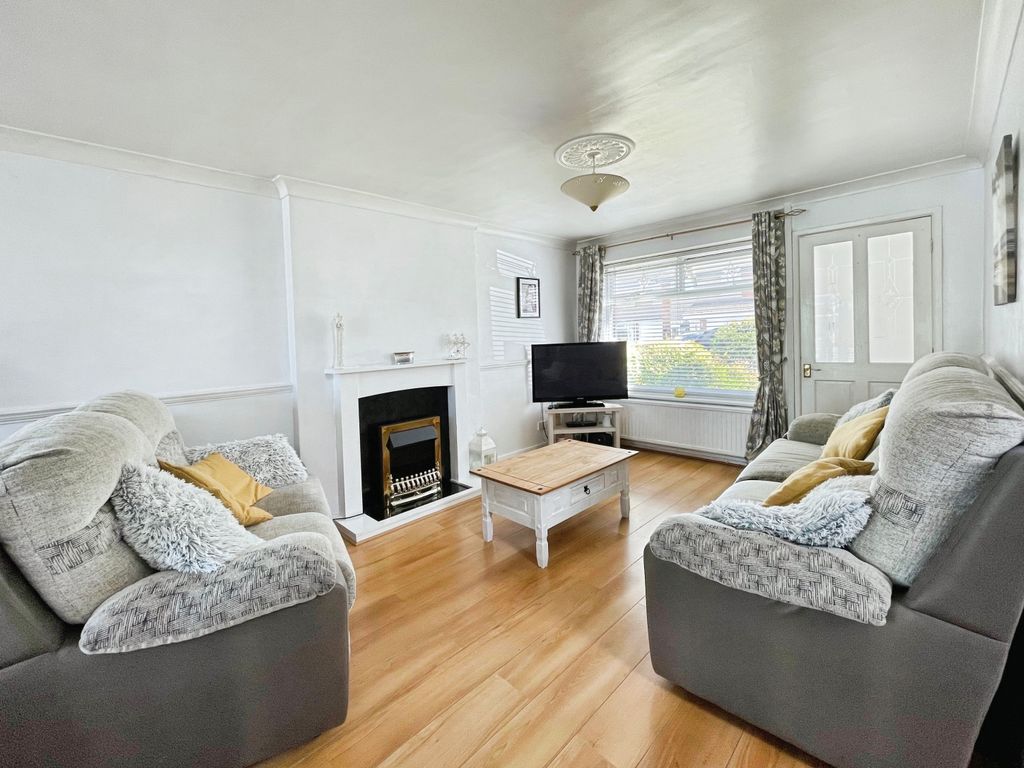 Property photo 3 of 25 1