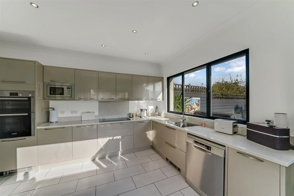 Property photo 3 of 42 Dsc08316_Hdr.Jpg