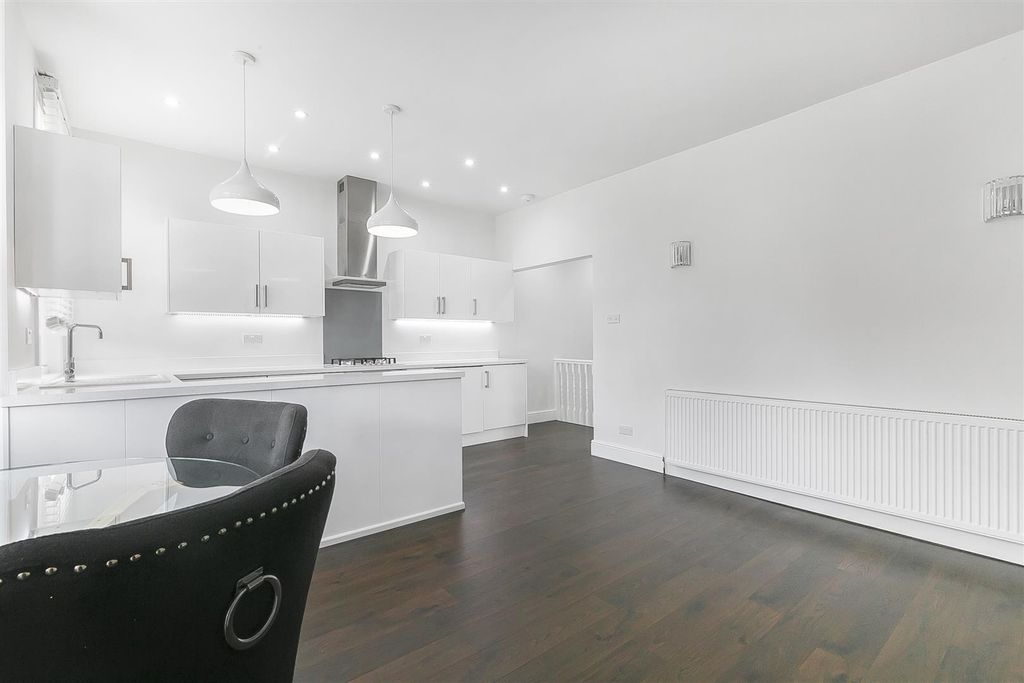 Property photo 3 of 17 3