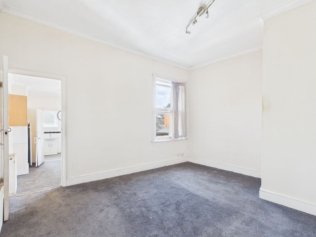 Property photo 3 of 13 Cam01316G0-Pr0335-Still002