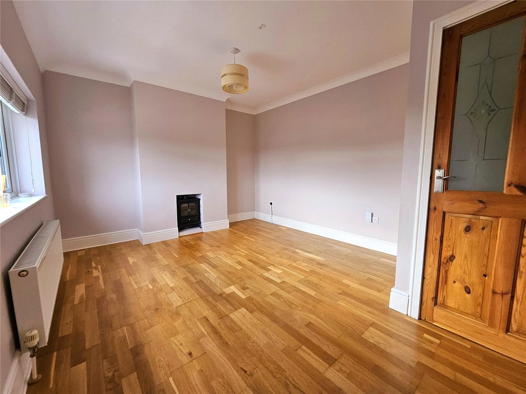 Property photo 3 of 8 Picture No. 10