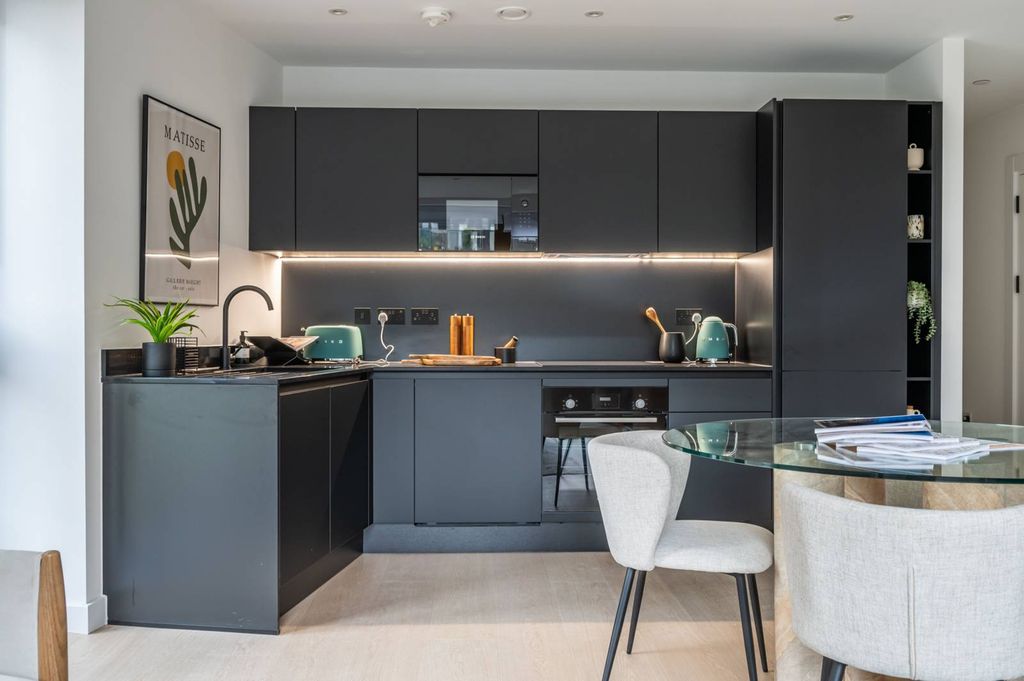 Property photo 3 of 18