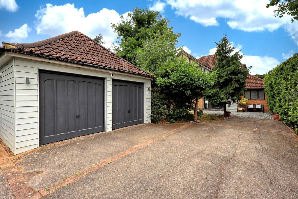 Property photo 3 of 32