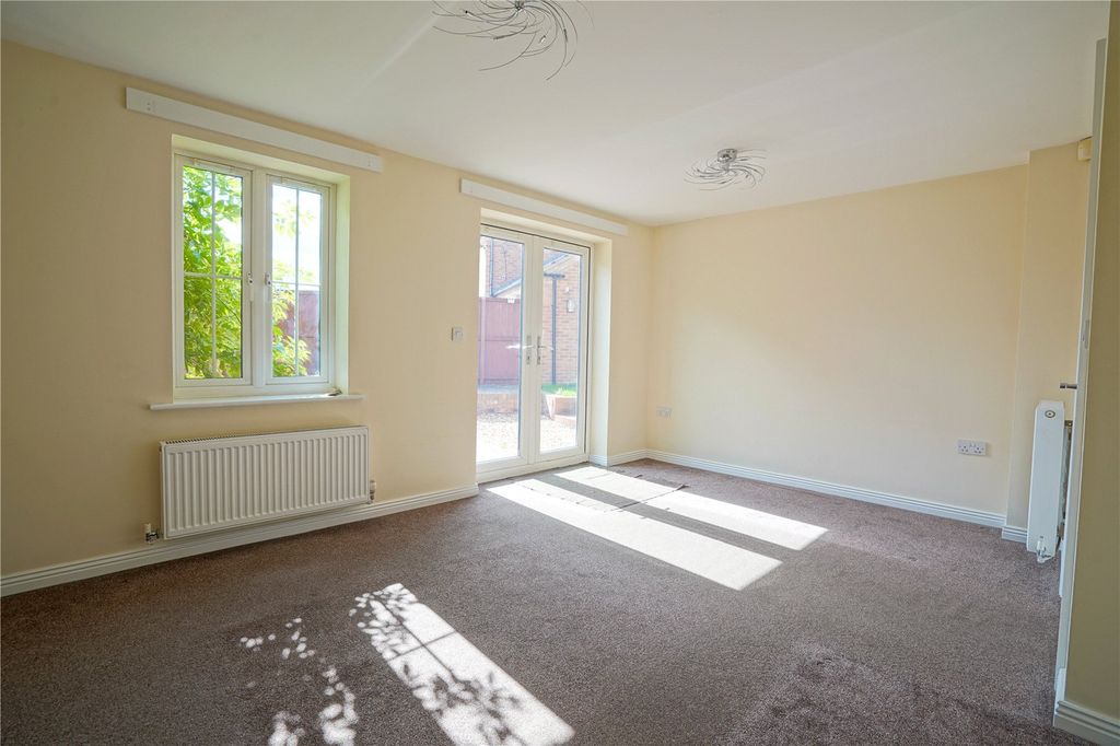 Property photo 2 of 17 Picture No. 12