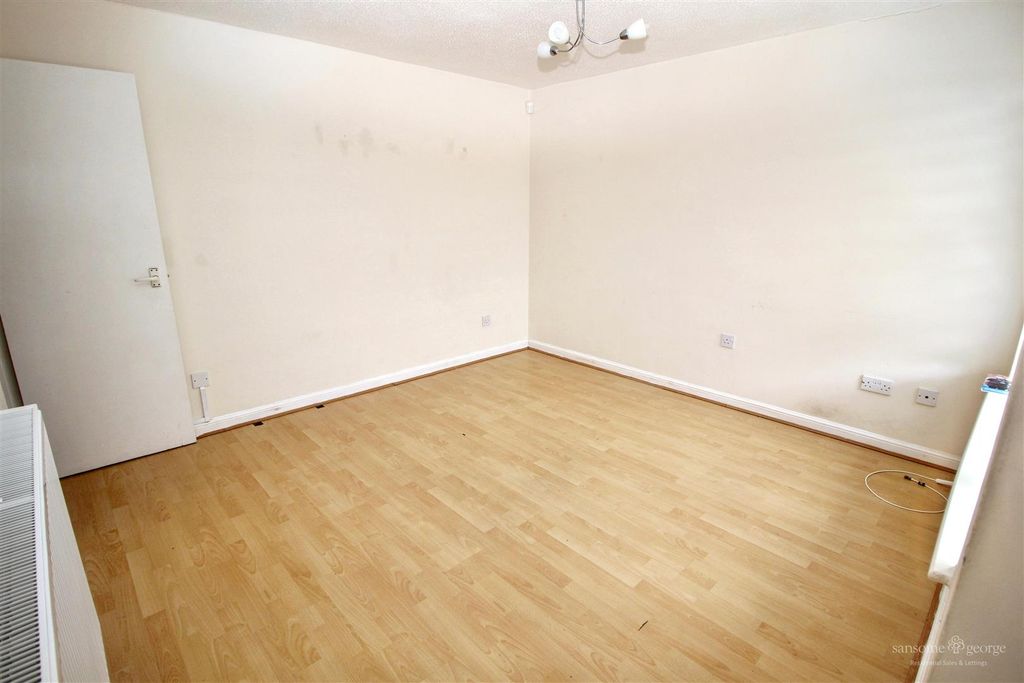 Property photo 3 of 11 Living Room