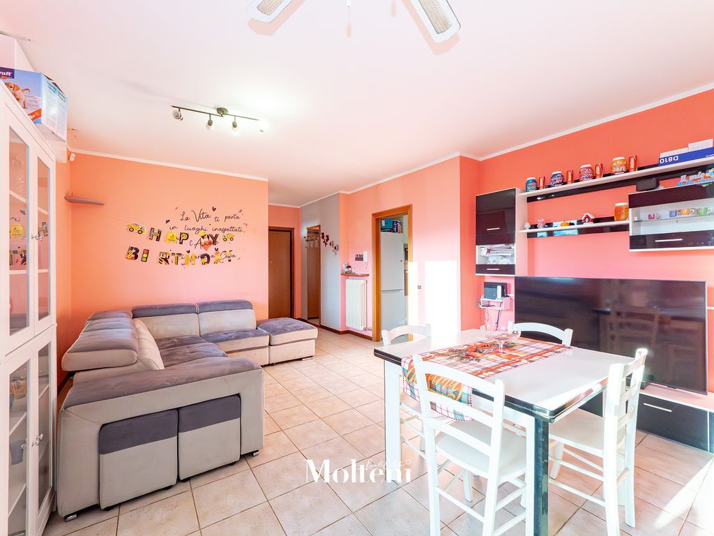 Property photo 2 of 39