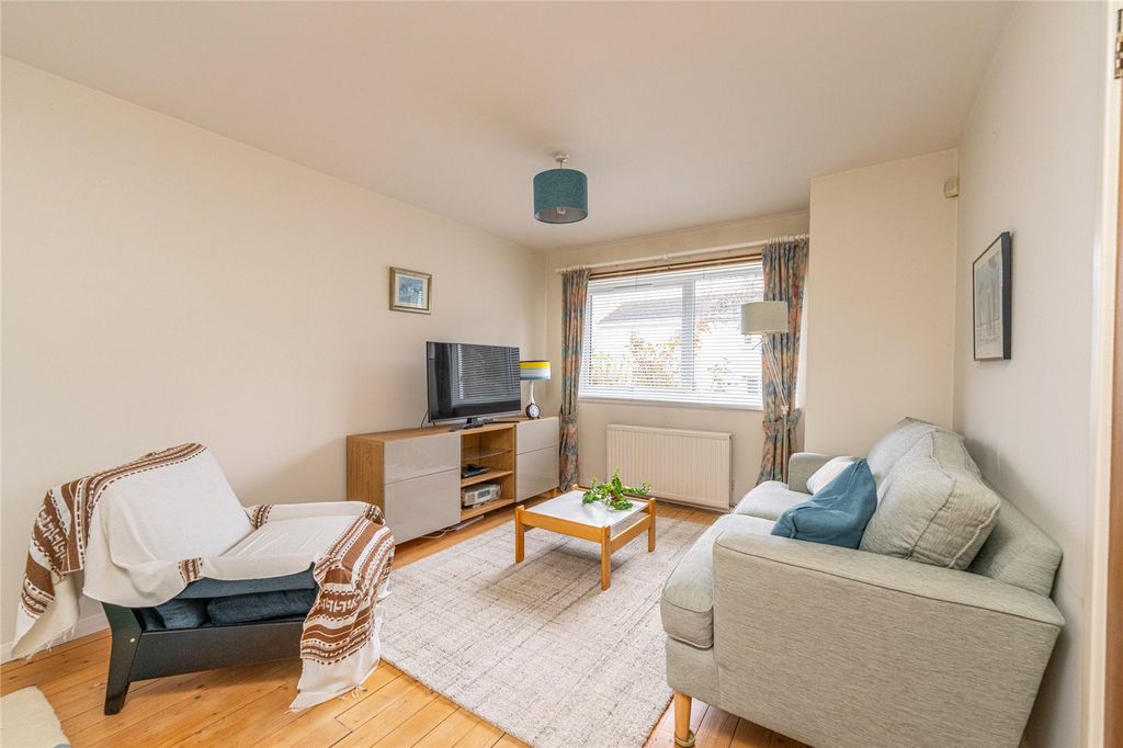 Property photo 2 of 23 Lounge