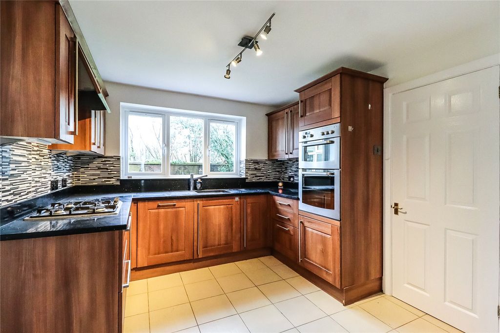 Property photo 3 of 16 Picture No. 17