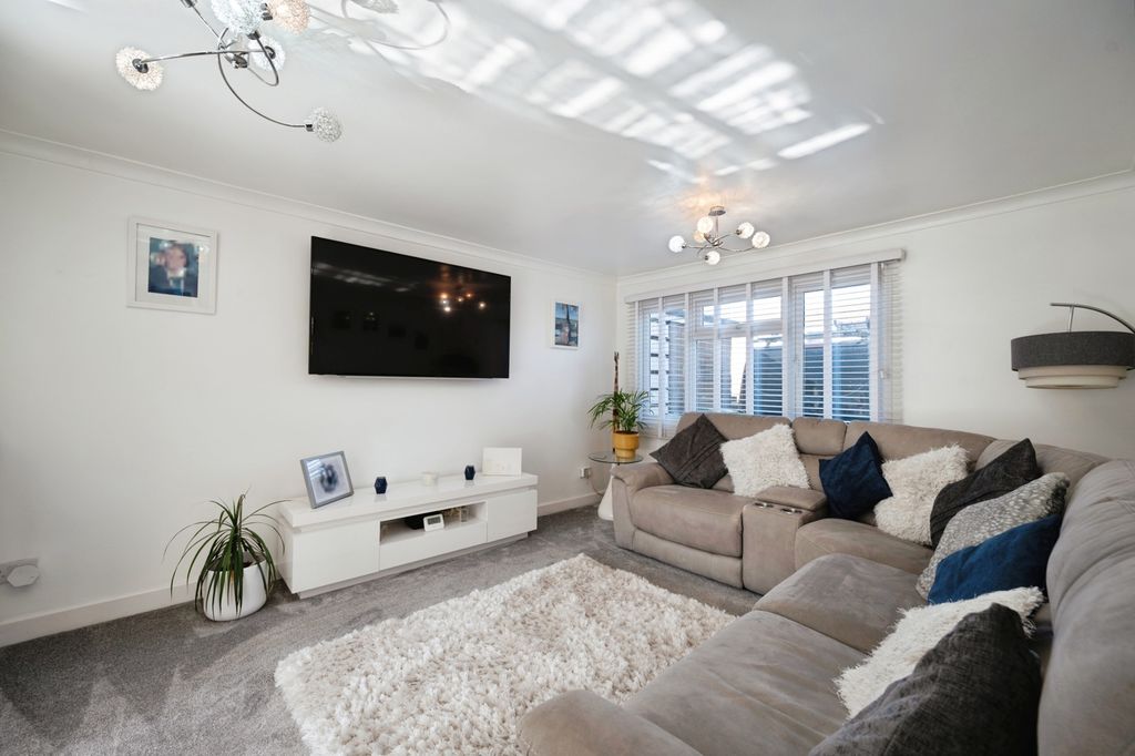 Property photo 2 of 21 Pbox-Img.Jpg