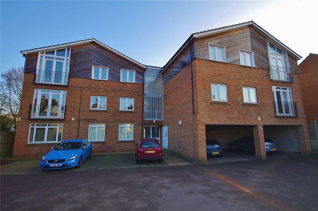 Property photo 1 of 8