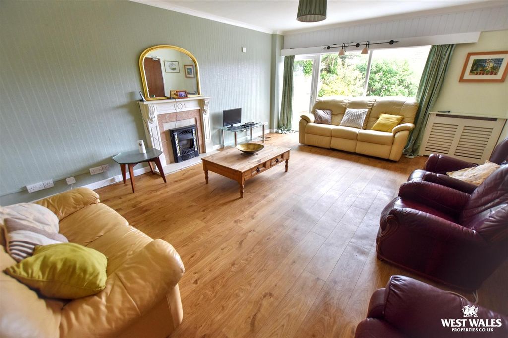 Property photo 2 of 25 8 (22).Jpg