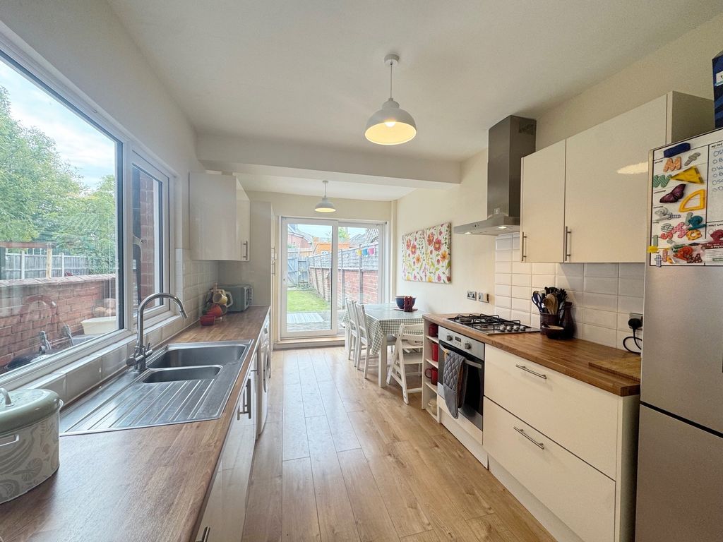 Property photo 3 of 16 Kitchen
