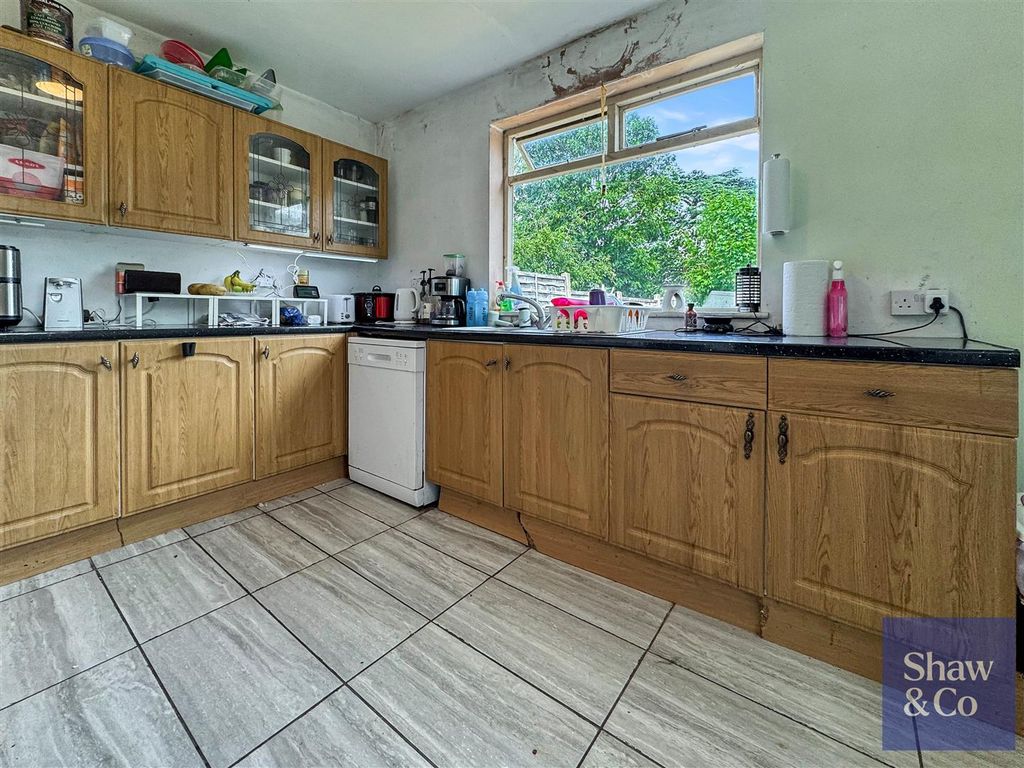 Property photo 3 of 12 Kitchen.Jpeg