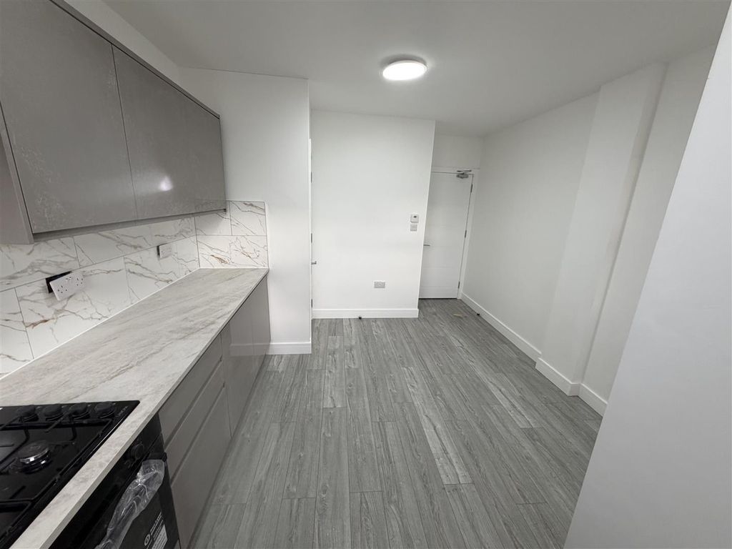 Property photo 3 of 20 Kitchen