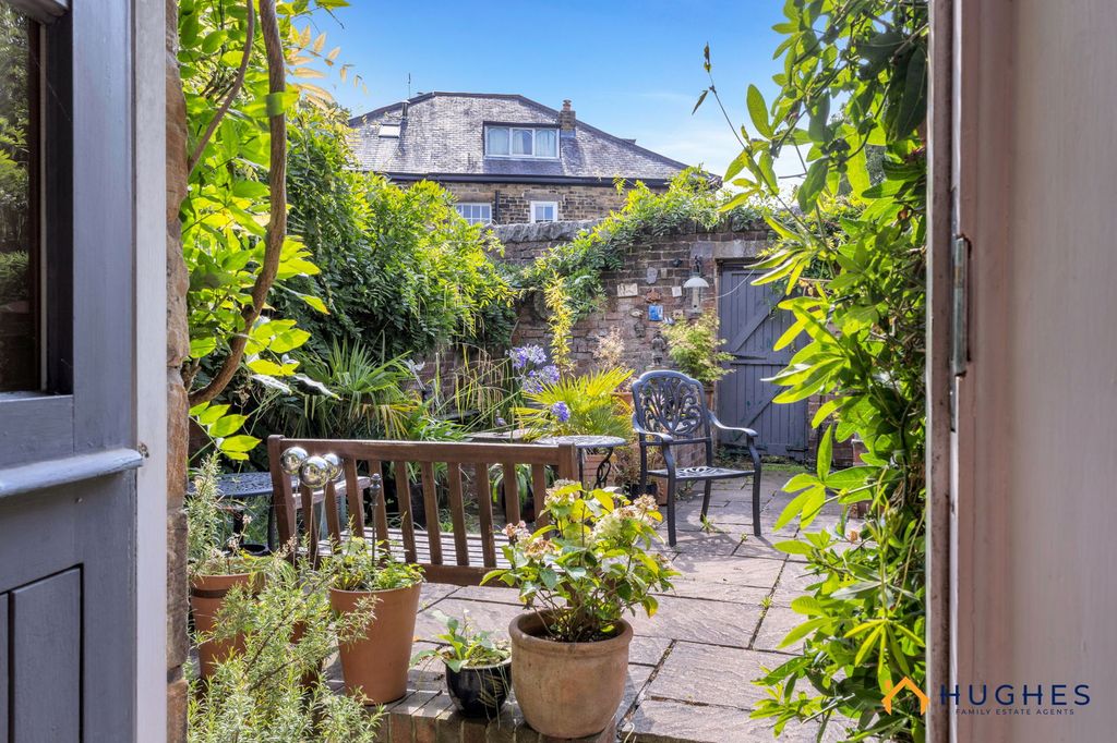 Property photo 2 of 33