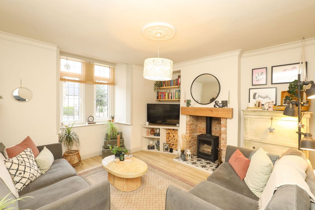 Property photo 2 of 34