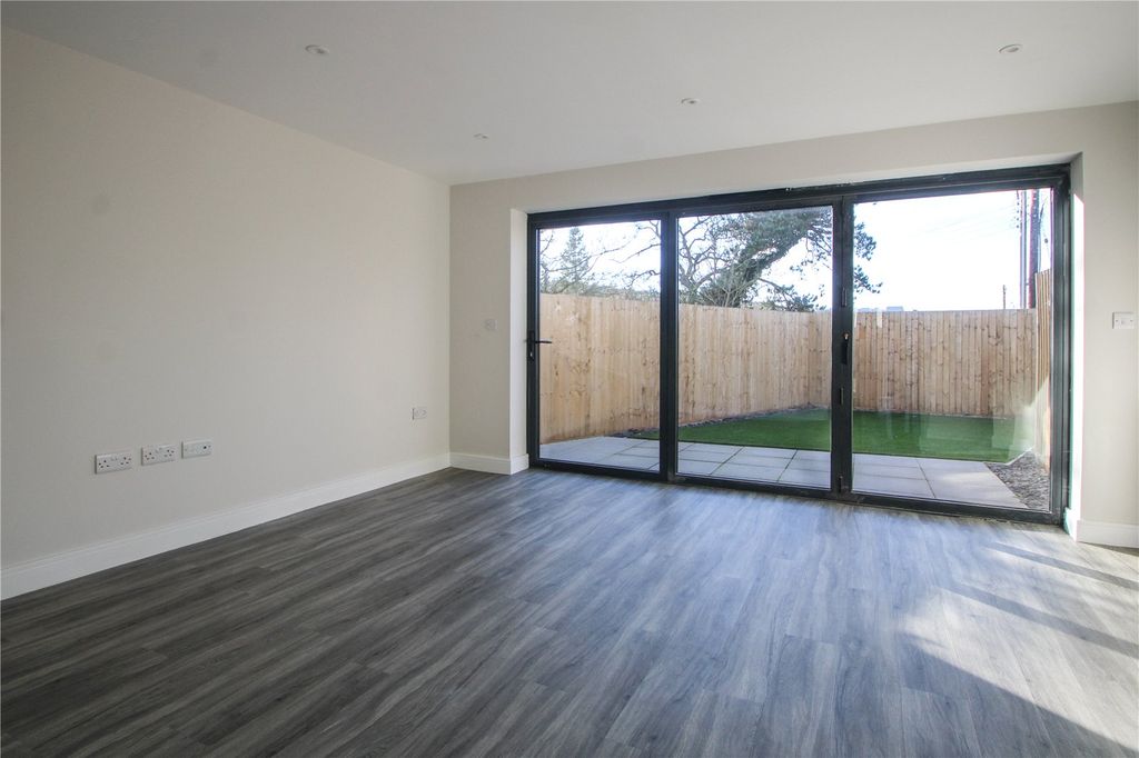 Property photo 2 of 13 Picture No. 12