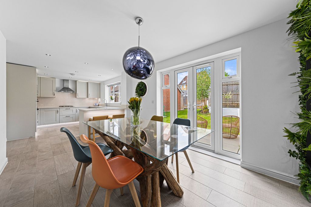 Property photo 2 of 28 Dining Area