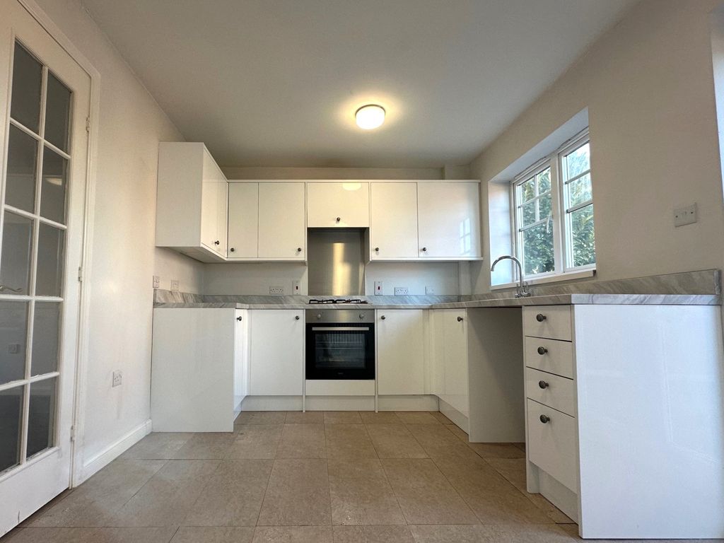 Property photo 2 of 8 Image