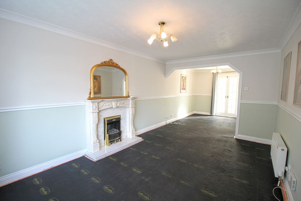 Property photo 2 of 16 Lounge